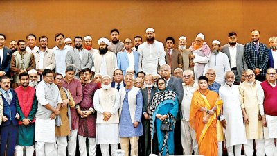 বিভিন্ন রাজনৈতিক দলের নেতাদের সঙ্গে প্রধান উপদেষ্টা
