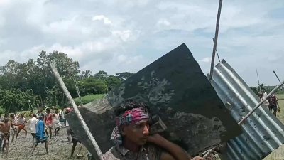 রবিবার দিনভর উত্তেজনা, পরদিন মাইকে ঘোষণা দিয়ে রক্তক্ষয়ী সংঘর্ষ