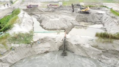 পূর্বাচলে অবৈধভাবে বালুর ব্যবসা, যাতায়াতে দুর্ভোগ