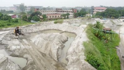 ড্রেজারের মাধ্যমে বালু উত্তােলনের কারণে সেক্টরগুলোর পানি নিষ্কাশনের ড্রেনগুলো বালুতে ভরাট হয়ে গেছে