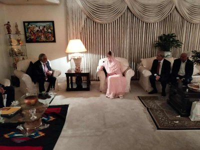 খালেদা জিয়ার সঙ্গে তার বাসভবনে সাক্ষাৎ করেন পাকিস্তানের উপপ্রধানমন্ত্রী ও পররাষ্ট্রমন্ত্রী ইসহাক দার 