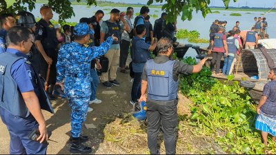 পুলিশ ক্যাম্পে হামলা চালানো ডাকাতদের আস্তানায় অভিযান