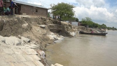 দিশাহারা অবস্থায় আছে নদীপাড়ের অন্তত এক হাজার পরিবার