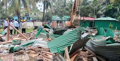 বাঁকখালী নদীতে অবৈধ স্থাপনা উচ্ছেদ অভিযান শুরু