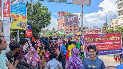 কুড়িলে পোশাকশ্রমিকদের সড়ক অবরোধ