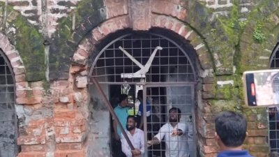 খুলনায় জাতীয় পার্টির অফিসে ফের হামলা ও লুট