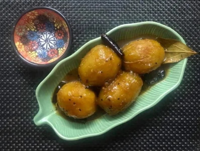 এই গরমে টক আর পেঁয়াজবিহীন হালকা মাছের ঝোল