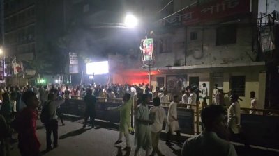 জাতীয় পার্টির কার্যালয়ে হামলা চালায় দুর্বৃত্তরা