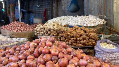 পেঁয়াজের কেজি ১২০, সবজি ৮০ টাকার ওপরে