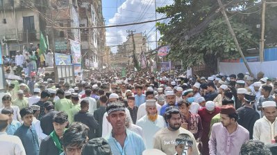 চট্টগ্রামে লাখো মানুষের উপস্থিতিতে চলছে বৃহত্তম জশনে জুলুস