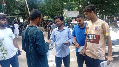 গণসংযোগ করেন বাংলাদেশ গণতান্ত্রিক ছাত্র সংসদ (বাগছাস) সমর্থিত প্যানেল বৈষম্যবিরোধী শিক্ষার্থী সংসদের ভিপি প্রার্থী আবদুল কাদের