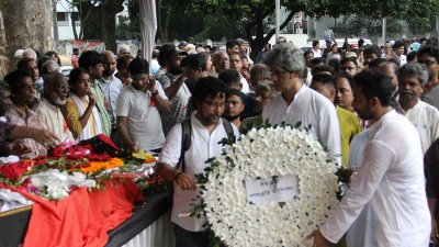বদরুদ্দীন উমরকে শ্রদ্ধা জানাতে আসেন জোনায়েদ সাকি (ছবি: নাসিরুল ইসলাম)