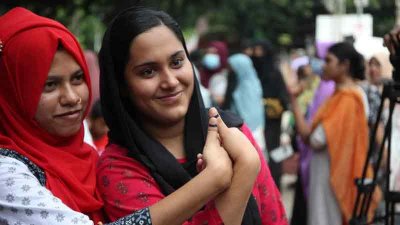 ভোট দিয়ে বের হয়ে শিক্ষার্থীদের উচ্ছ্বাস (ছবি: নাসিরুল ইসলাম)