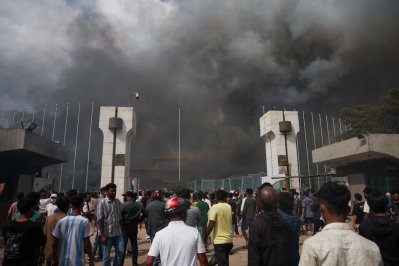 রাজনৈতিক অনিশ্চয়তায় নেপাল, সামনে কী?