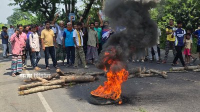 ভাঙ্গায় ১১ ঘণ্টা ধরে দুই মহাসড়ক অবরোধ, মানুষের চরম দুর্ভোগ