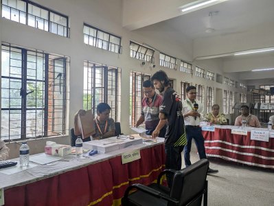 জাহাঙ্গীরনগর বিশ্ববিদ্যালয়ে বৃষ্টি, এক কেন্দ্রে ১০ মিনিট ভোট বন্ধ 