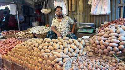 আলু-পেঁয়াজের দাম অপরিবর্তিত