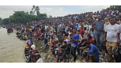 কুশিয়ারা নদীতে নৌকাবাইচ, দুই পাড়ে হাজারো মানুষের ঢল