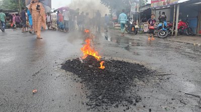 ফরিদপুরে ট্রেন আটকে যাত্রীদের নামিয়ে দেওয়ার অভিযোগ, সমন্বয়ক আটক