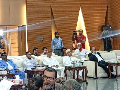 বেলা সাড়ে ১১টায় রাজধানীর ফরেন সার্ভিস একাডেমিতে এই বৈঠক শুরু হয়