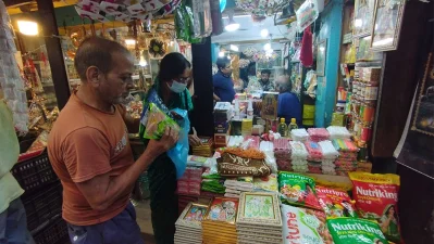 ঘর সাজানোর সরঞ্জামের বেচাকেনাও বেড়ে গেছে 