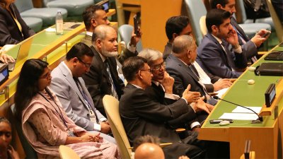 জাতিসংঘের সাধারণ অধিবেশনে বাংলাদেশ প্রতিনিধি দলের সদস্যরা, ছবি: নাসিরুল ইসলাম