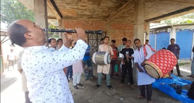 শনিবার সকাল থেকে শুরু হ‌য়ে‌ছে হাটের কার্যক্রম