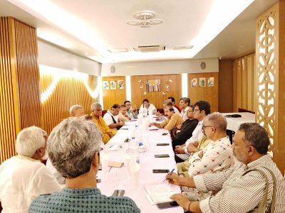 বৈঠকে নেতারা চলমান রাজনৈতিক সংকট ও সমাধান নিয়ে আলোচনা করেন