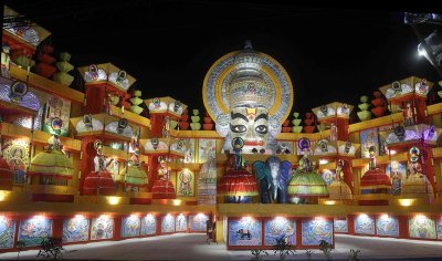 কলকাতার পূজামণ্ডপে সৃজনশীলতার উৎসব