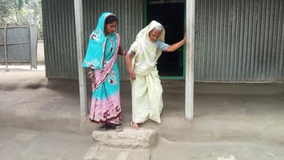 জুতা সেলাই করে জীবন চলে বীরাঙ্গনার ছেলের