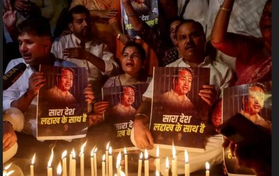 সোনাম ওয়াংচুকের সমর্থনে দিল্লির যন্তর মন্তরে সমাবেশ