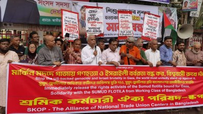 শুক্রবার জাতীয় প্রেস ক্লাবের সামনে প্রতিবাদ সমাবেশ করে শ্রমিক কর্মচারী ঐক্য পরিষদ (স্কপ)