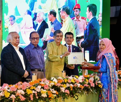 অনুষ্ঠানে ২০২৫ সালের জন্য মনোনীত ১২ জন গুণী শিক্ষককে সম্মাননা দেওয়া হয়