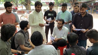 ছুটি শেষে রাকসু নির্বাচনের প্রচারণা শুরু, কাটেনি শঙ্কা