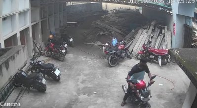 সাতক্ষীরা জামায়াতে ইসলামীর জেলা কার্যালয় থেকে শহর যুব বিভাগের সভাপতি অ্যাডভোকেট আবু তালেবের মোটরসাইকেলটি সম্প্রতি চুরি হয়
