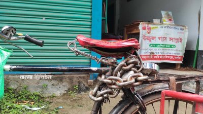 চুরি ঠেকাতে ৩ হাজারের সাইকেলে ৪ হাজার টাকার তালা