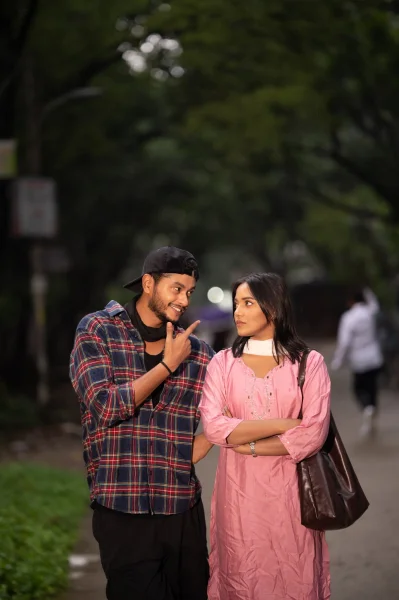 একটি দৃশ্যে আরশ খান ও সামিরা খান