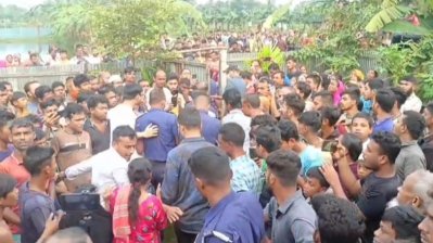 বাবা-মাকে ‘হত্যা করে’ লাশ বসতঘরে পুঁতে রাখে ছেলে