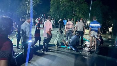 দাকোপে বেড়িবাঁধ ভেঙে ৮ গ্রাম প্লাবিত, খাদ্য ও সুপেয় পানির সংকট দাকোপে বেড়িবাঁধ ভেঙে ৮ গ্রাম প্লাবিত, খাদ্য ও সুপেয় পানির সংকট