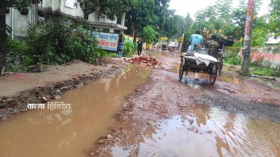 ড্রেনেজ ছাড়াই সড়ক নির্মাণ, জলবায়ু প্রকল্পে নেই জলবায়ু পরিকল্পনা