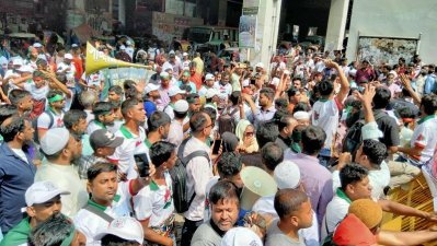 রাজধানীর সচিবালয়ের সামনে বিক্ষোভ করছেন &lsquo;আমরা জুলাই যোদ্ধা&rsquo; নামের একটি সংগঠন/নাসিরুল ইসলাম
