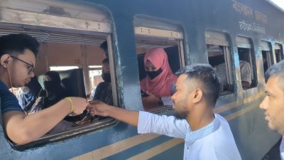 চাকসু নির্বাচন: প্রার্থীদের শেষের দৌড়ঝাঁপ, শিক্ষার্থীদের প্রত্যাশা কী