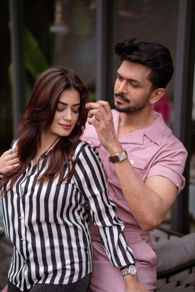 বাস্তবে মন্দিরা ও শুভ