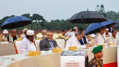 গত ১৭ অক্টোবর জাতীয় ঐকমত্য কমিশন এবং বাংলাদেশের ২৫টি রাজনৈতিক দলের প্রতিনিধিরা জুলাই সনদে স্বাক্ষর করেন। ছবি: প্রেস উইং