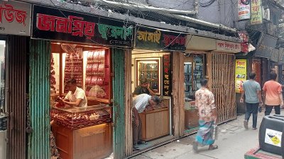 তাঁতিবাজারে স্বর্ণপট্টিতে ক্রেতার ভিড় কমেনি/বাংলা ট্রিবিউন