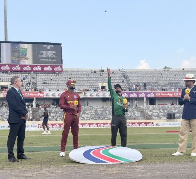 টসের মুহূর্তের ছবি। 