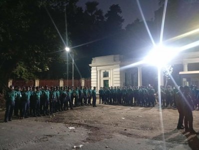 আদালতের গেটেও মোতায়েন ছিলেন নিরাপত্তা বাহিনীর বিপুল সংখ্যক সদস্য