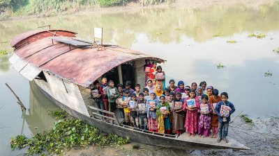ভাসমান স্কুল (ছবি: সংগৃহীত)