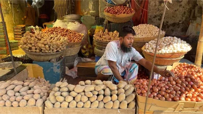 আদা-রসুন ছাড়া অন্যান্য পণ্যের দাম প্রায় অপরিবর্তিত রয়েছে