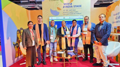 &lsquo;বাংলাদেশ অন দ্য ব্রিংক : ব্লিডিং বাউন্ডারিজ&rsquo; বইটির মোড়ক উন্মোচন অনুষ্ঠান